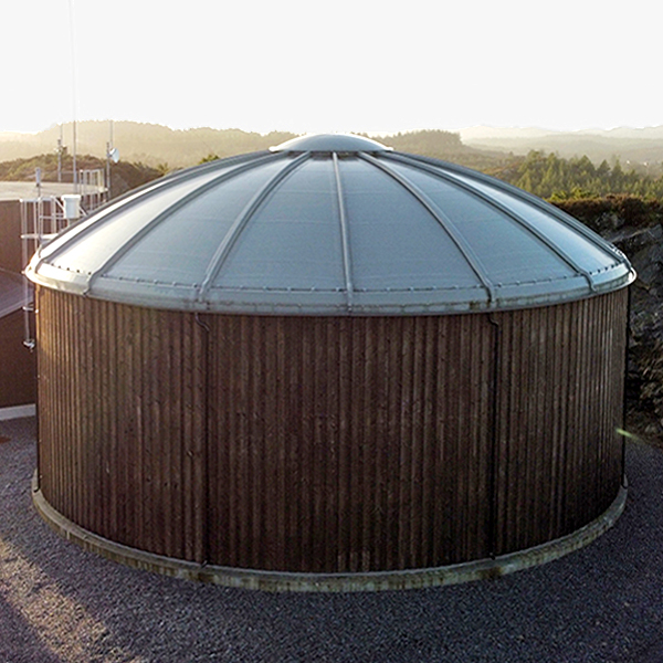 Water tank, photo from outside 